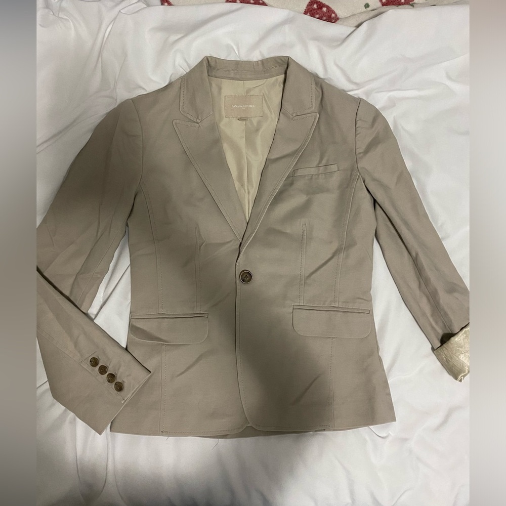Banana Republic blazer size 6 color taupe